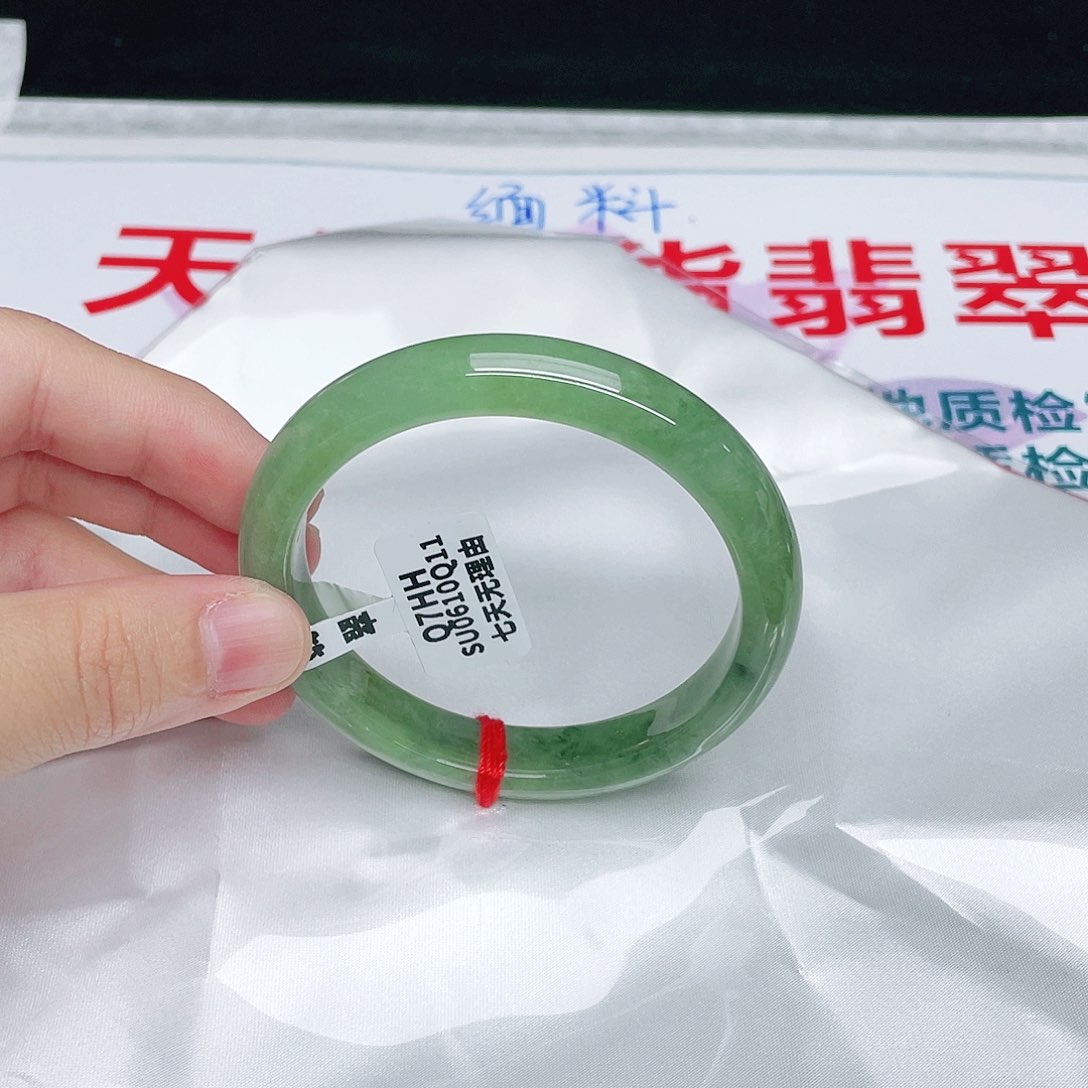 翡翠手镯未镶嵌正57