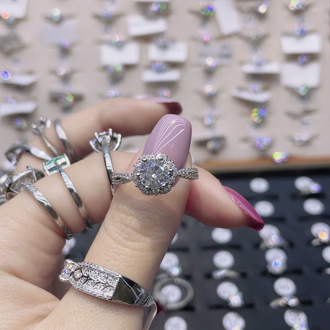 莫桑石非金属圈17。爱莎