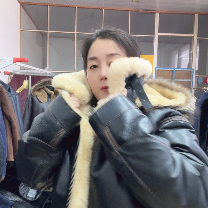 62码黑米色戴帽巴顿皮毛一体