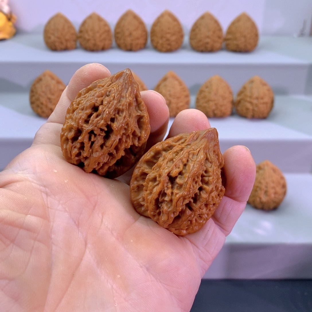 文玩核桃把件36全品赤龙鸡心