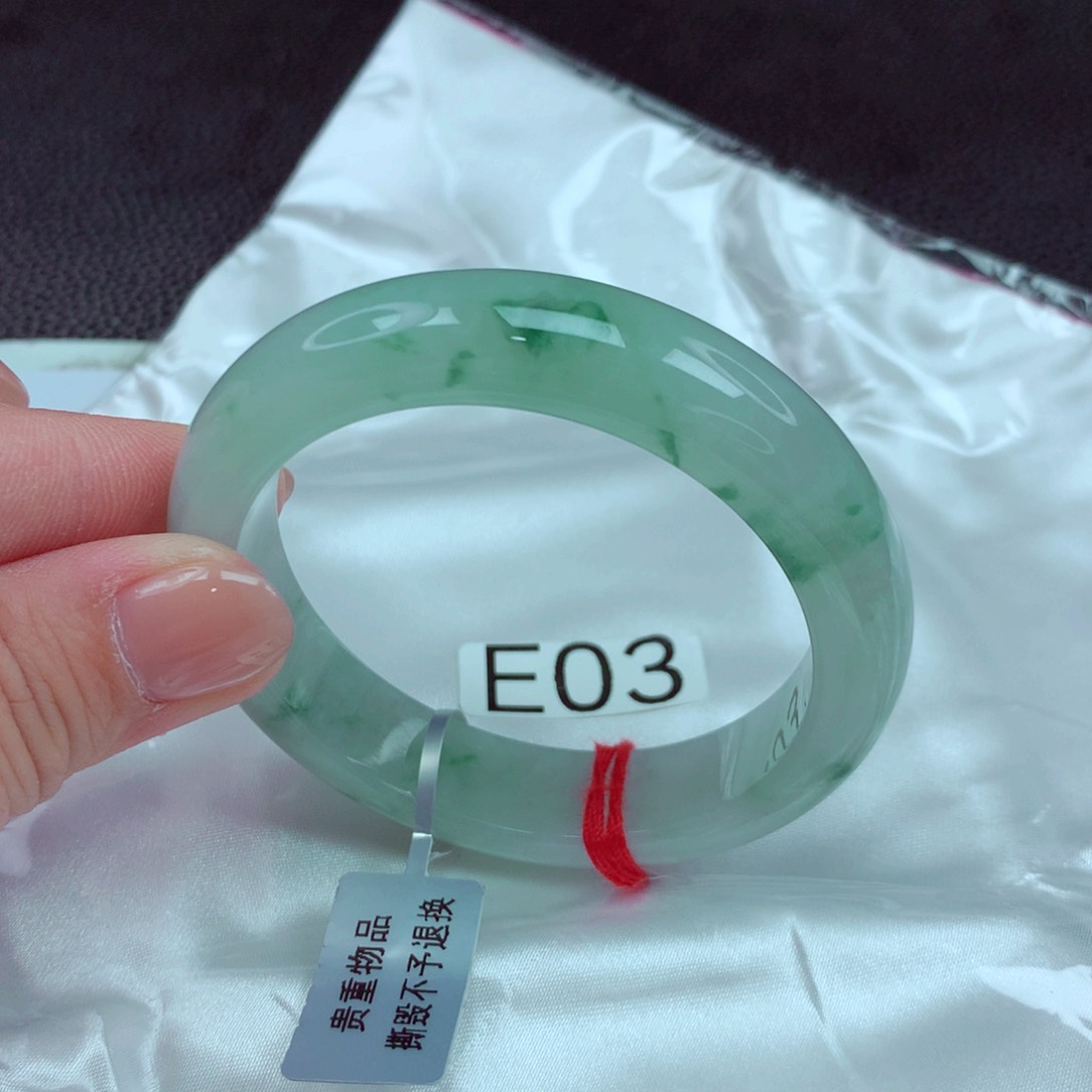 翡翠手镯未镶嵌手镯88