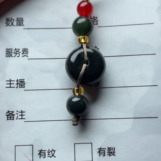 陈***平颈饰未镶嵌和田玉