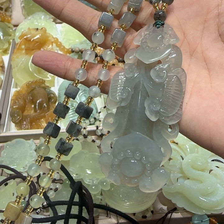 蛇纹石玉吊坠未镶嵌