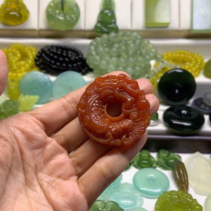 蛇纹石玉未镶嵌颈饰