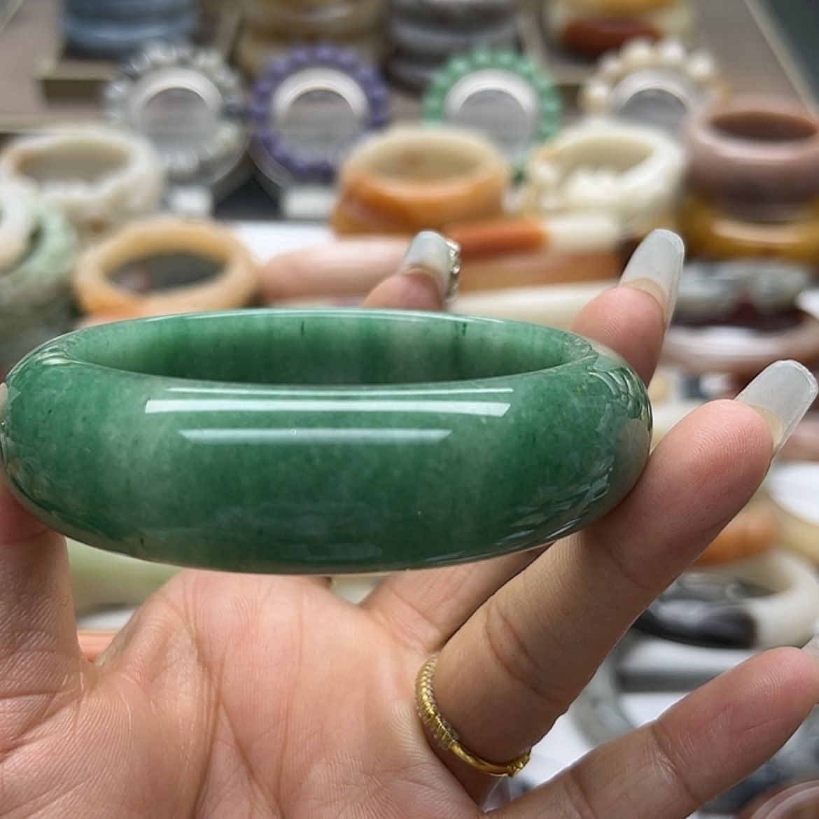 【闪购商品】石英质玉手镯未镶嵌喵*咪纯天然佘太翠绿福利