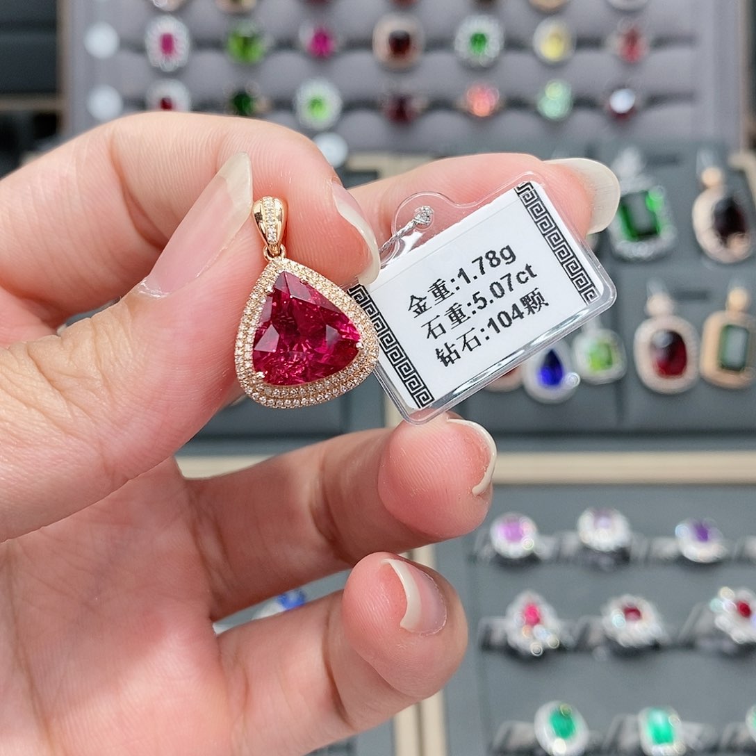 碧玺颈饰18K金镶嵌5.07。