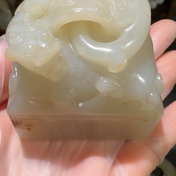 腾***飞和田玉未镶嵌颈饰