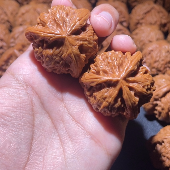 天***子吊坠桃核小妹三棱