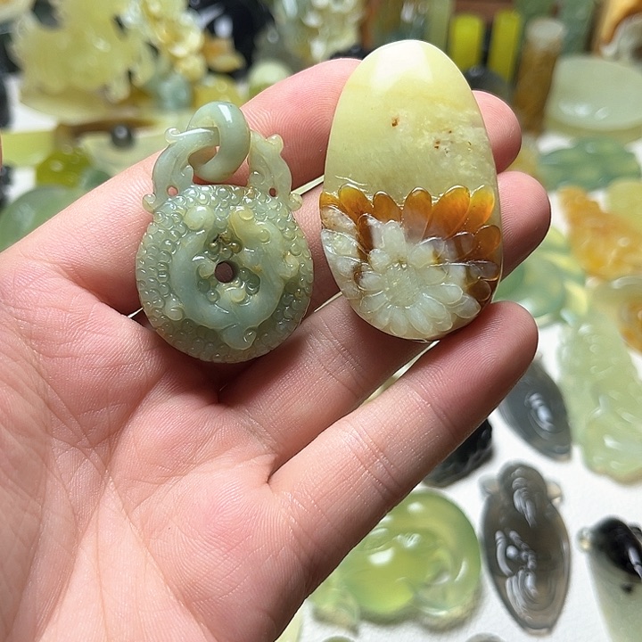 未镶嵌蛇纹石玉颈饰