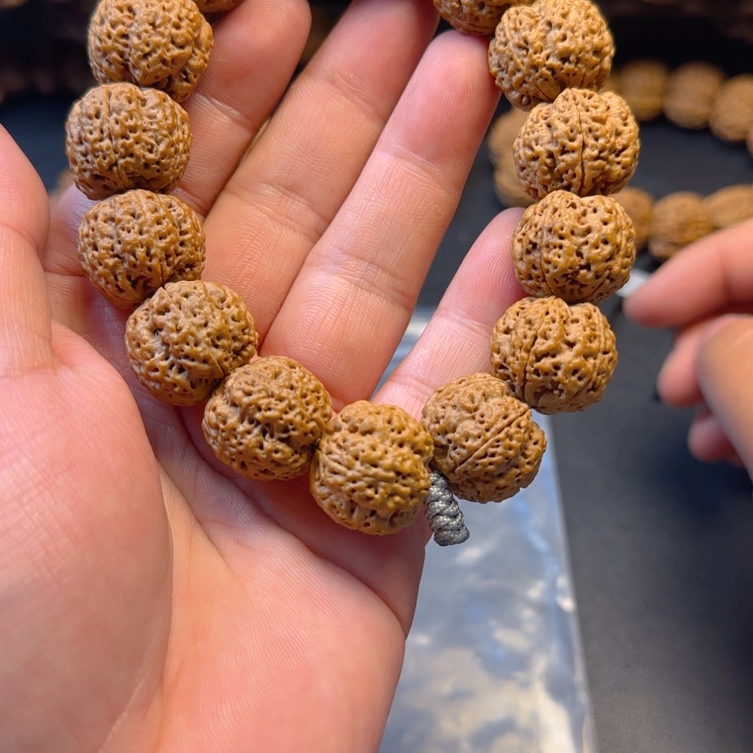 金刚菩提手串L****）梁王金刚菩提