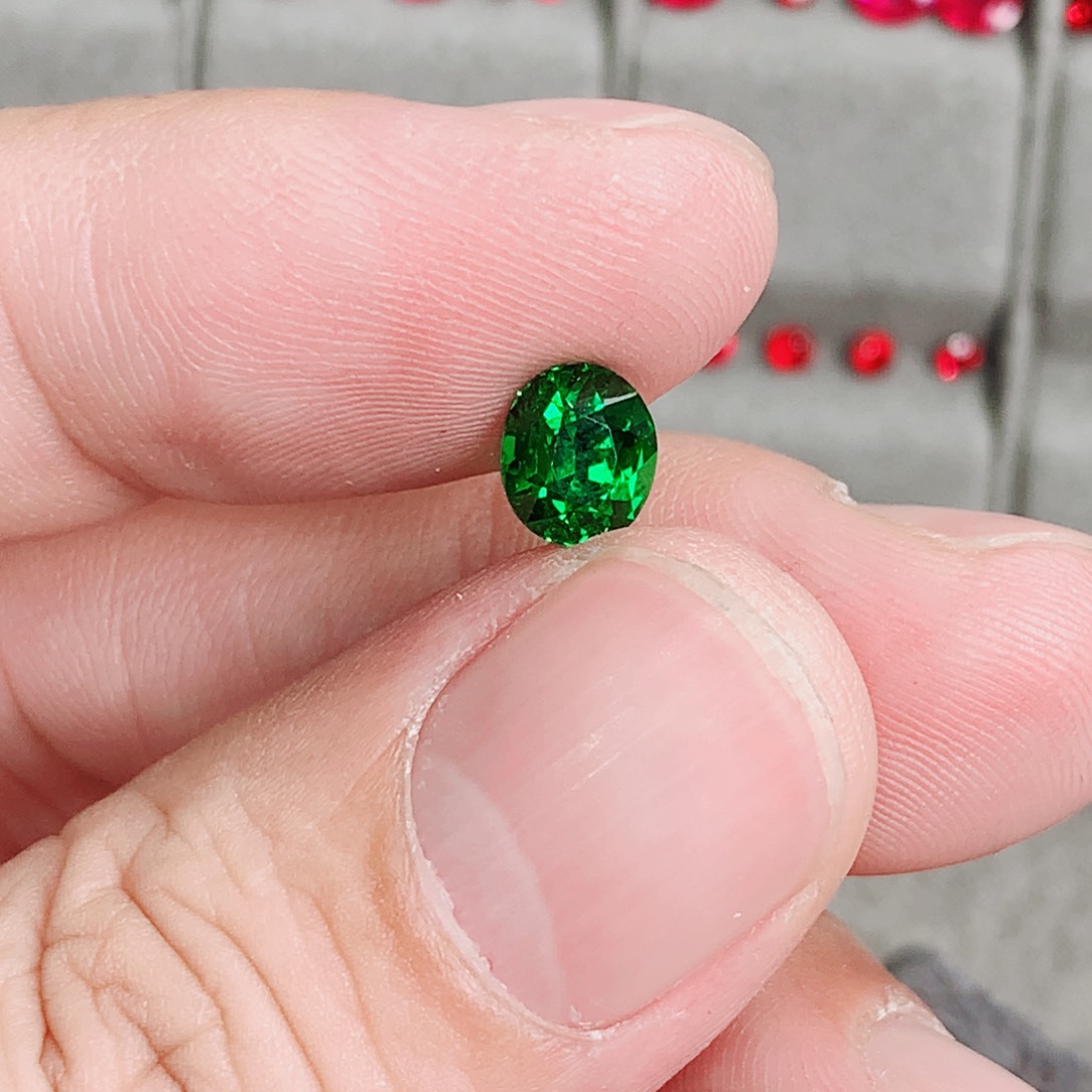 石榴石沙弗莱未镶嵌1.55ct 精切