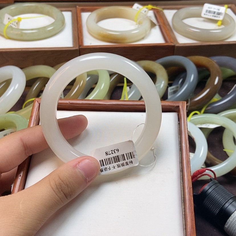 【闪购商品】和田玉手镯未镶嵌