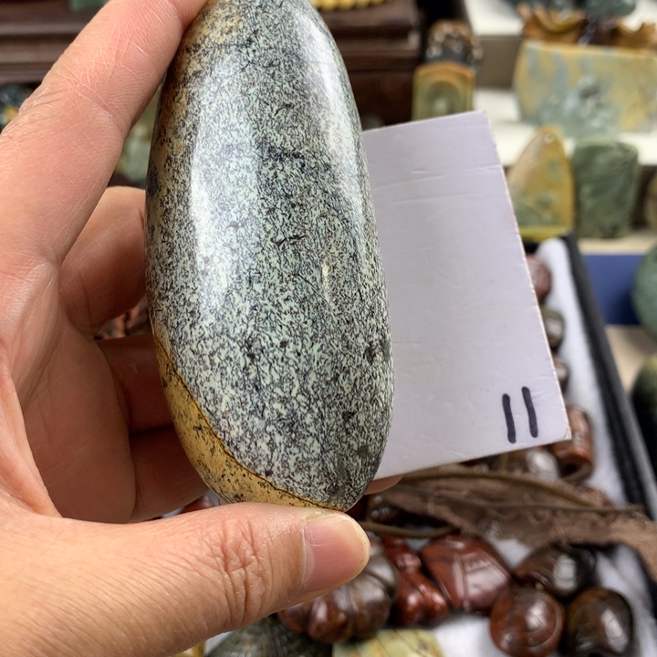 岫岩河磨玉（透闪石质玉）手把件未镶嵌杏*