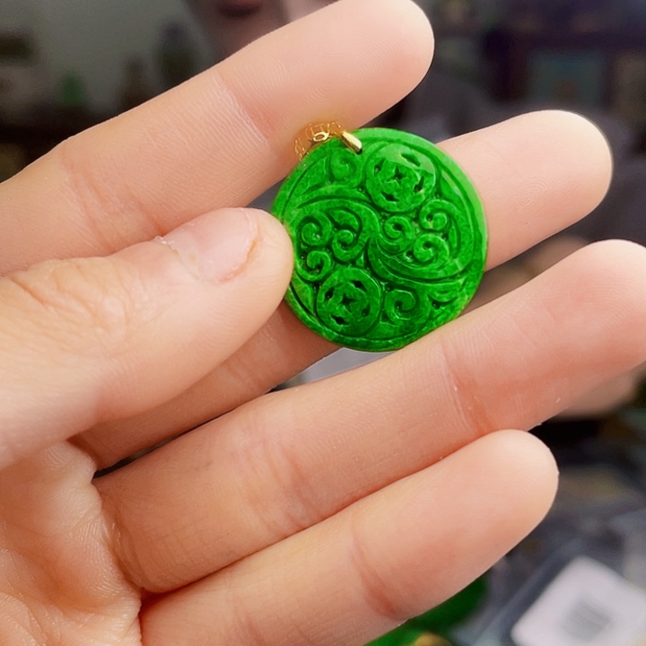 翡翠18K金镶嵌颈饰多样性