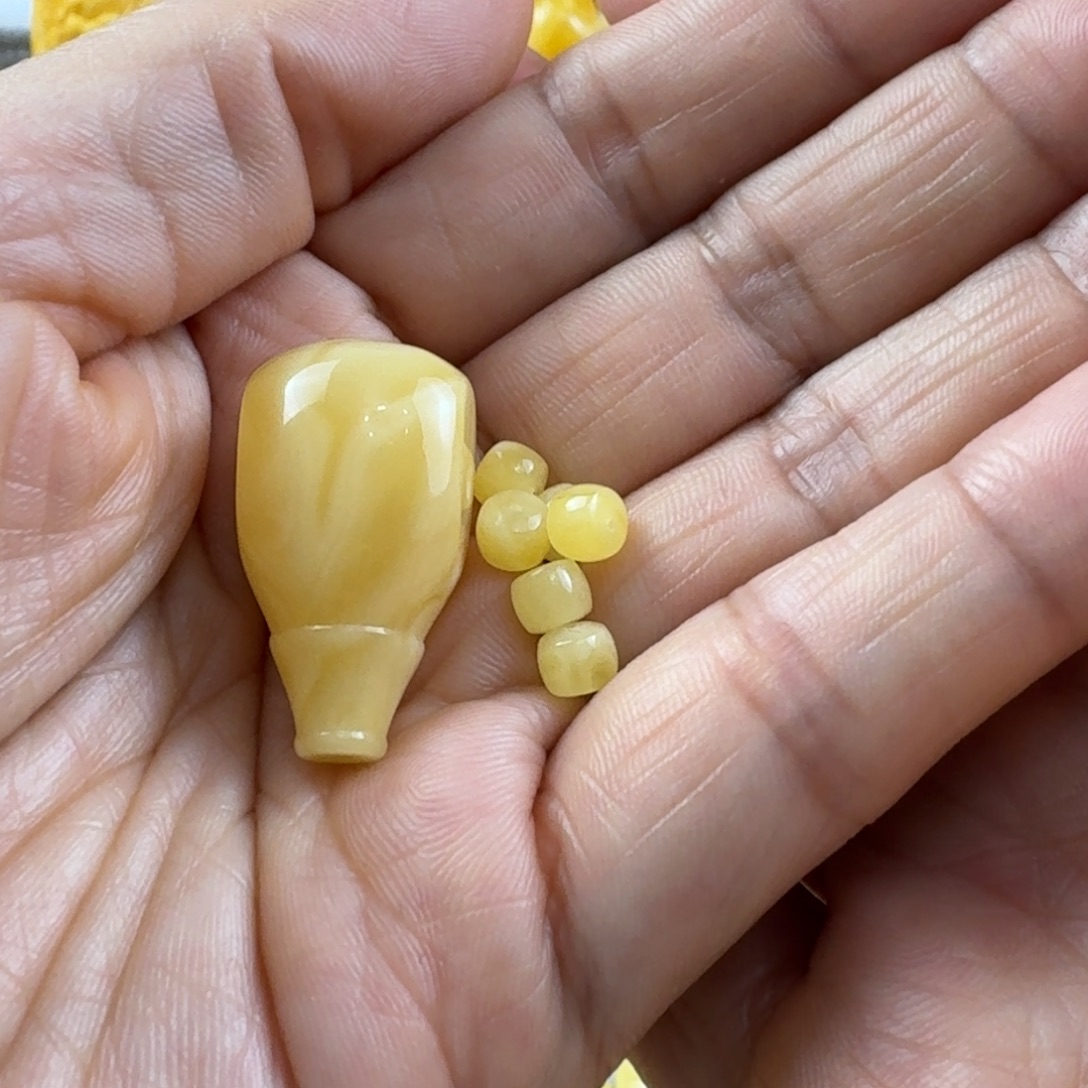 给***诗蜜蜡未镶嵌裸石19杂