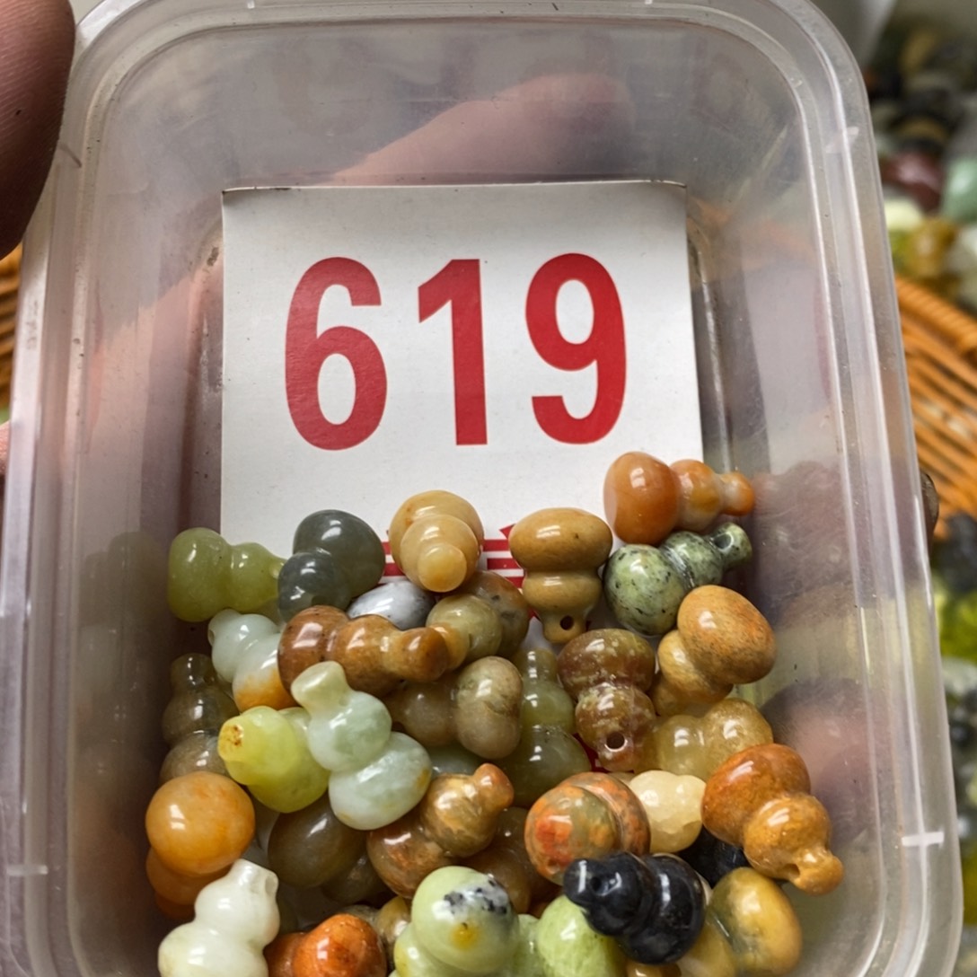 蛇纹石玉挂坠未镶嵌