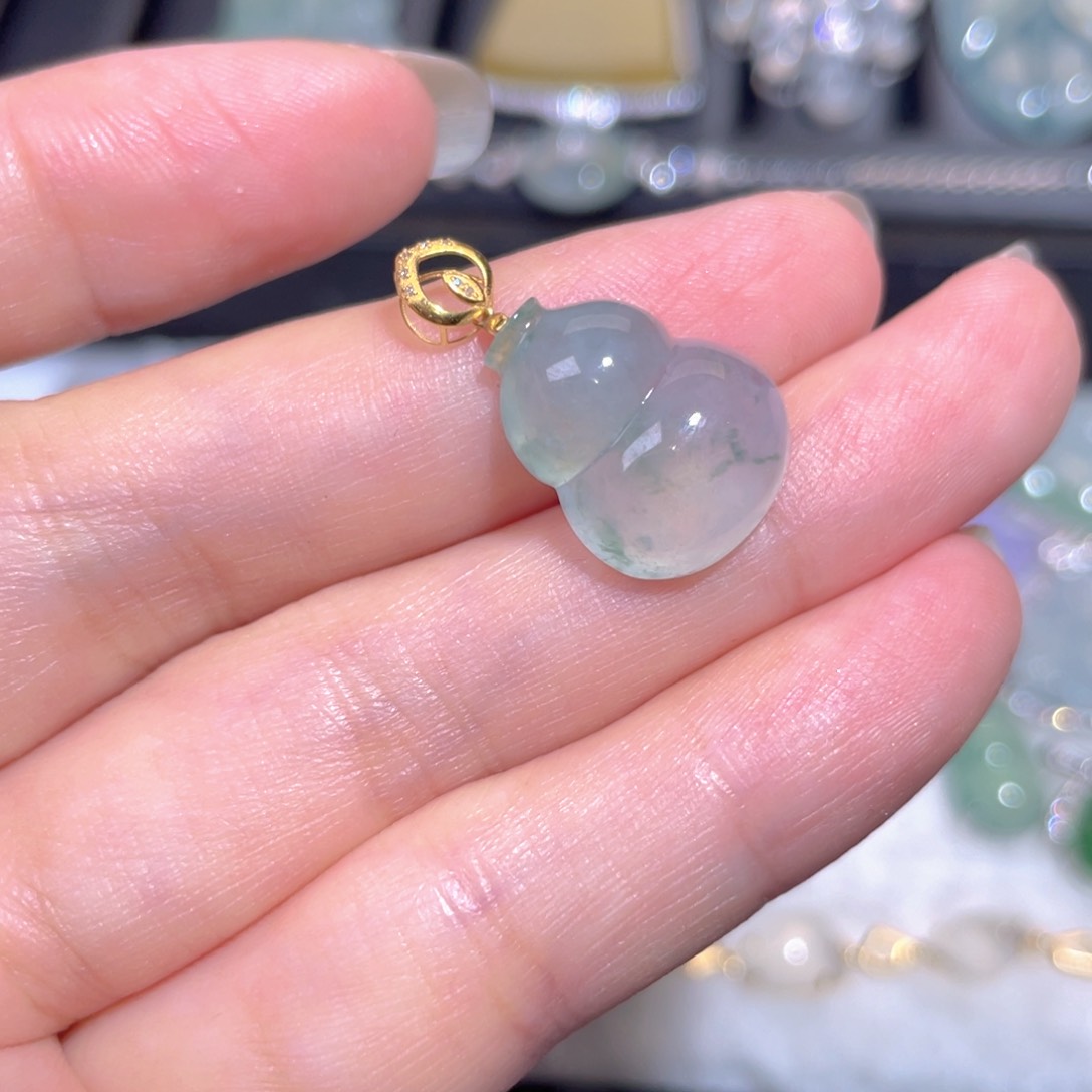 翡翠18K金镶嵌颈饰翡翠