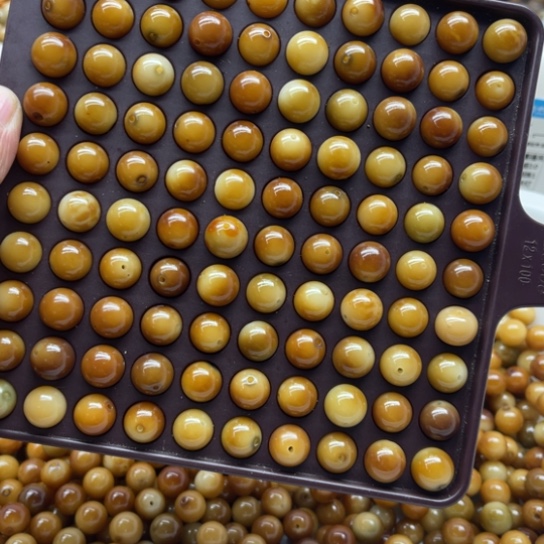 白玉菩提吊坠瑕疵13焦糖圆珠100颗