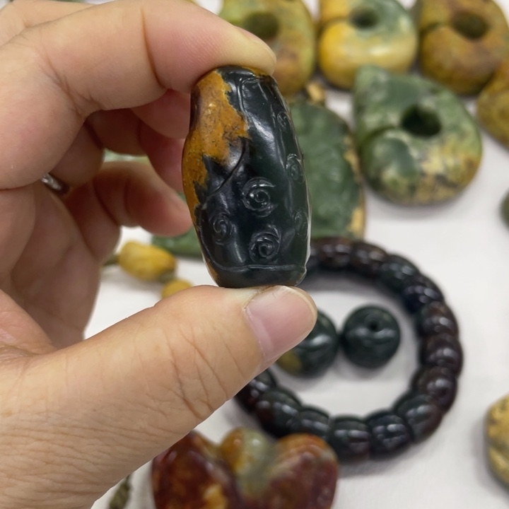 未镶嵌岫岩河磨玉（透闪石质玉）珠宝奇石素***尘