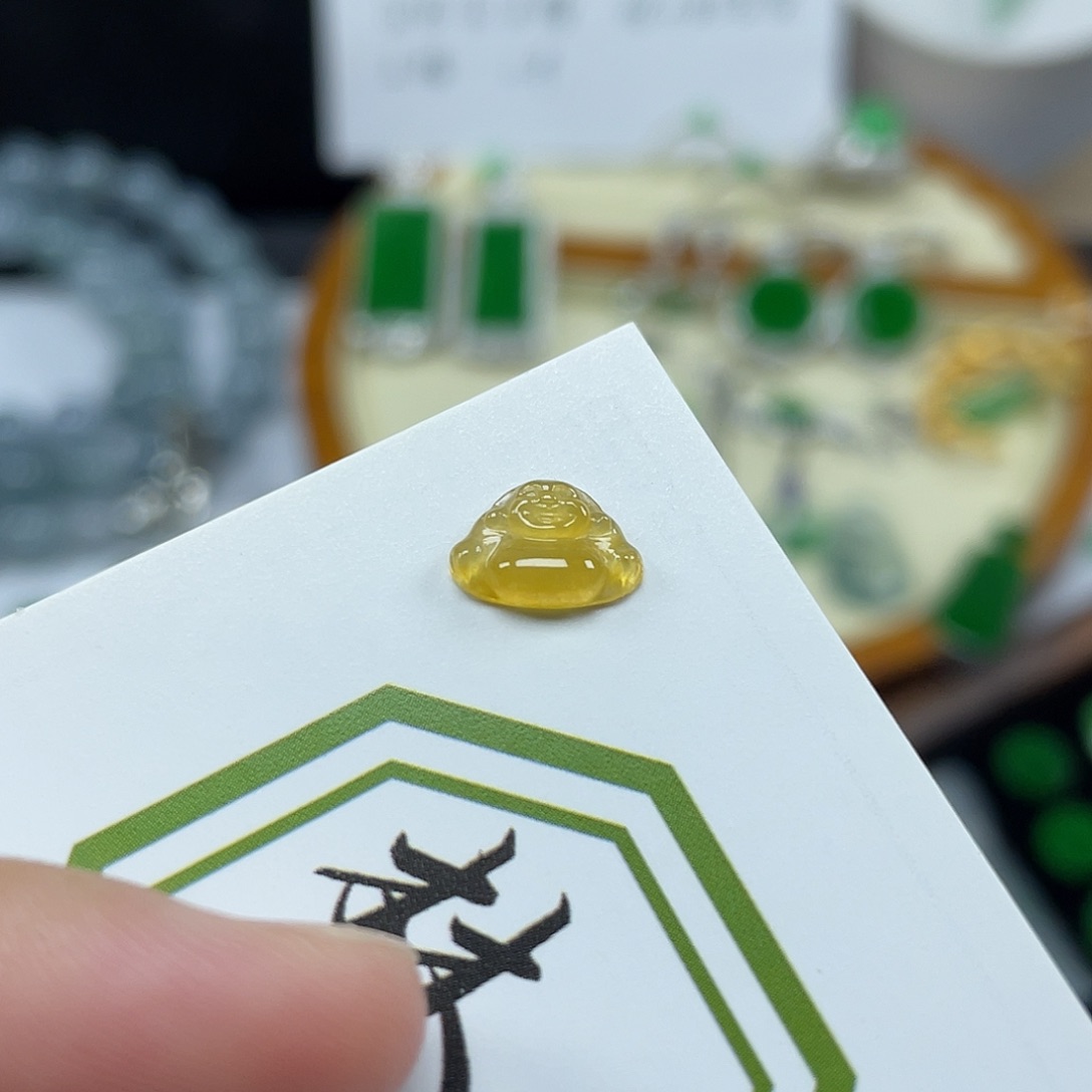 翡翠未镶嵌颈饰佛公