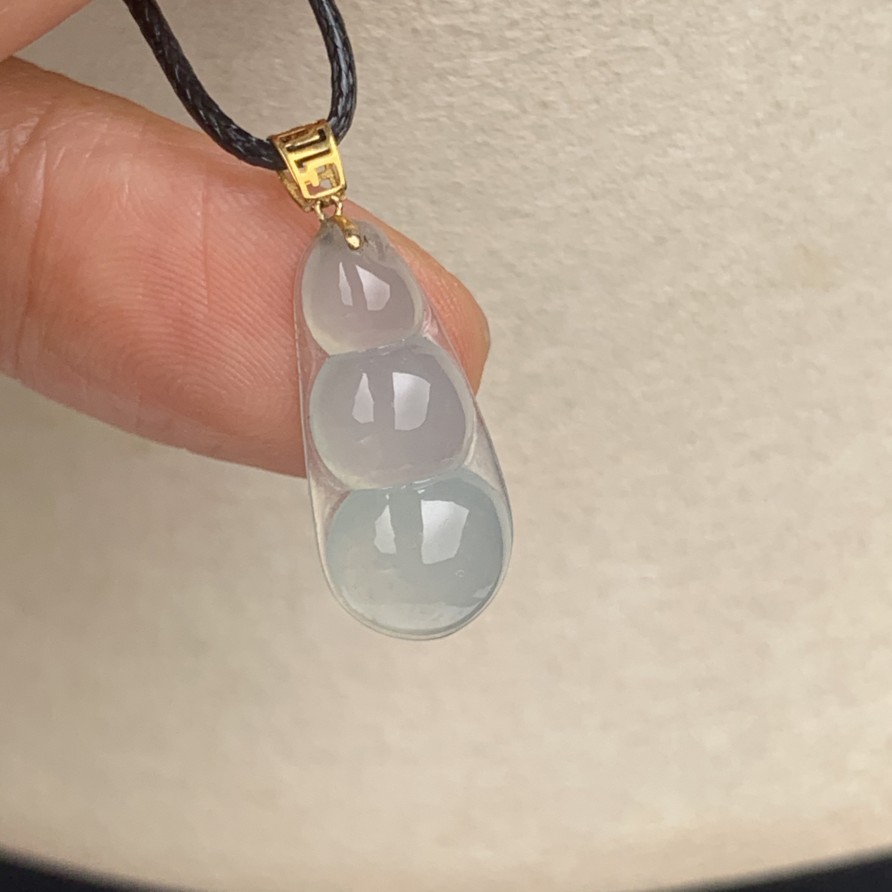 缅甸翡翠A货：底色福豆饱满裸石尺寸20.7*9.5*4.6