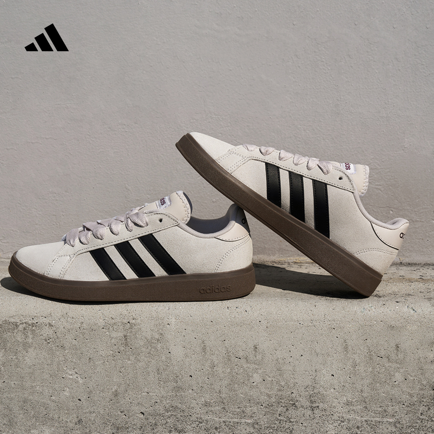 双旦礼遇阿迪达斯「面包鞋」GRAND COURT BASE 00s低帮板鞋JR7111