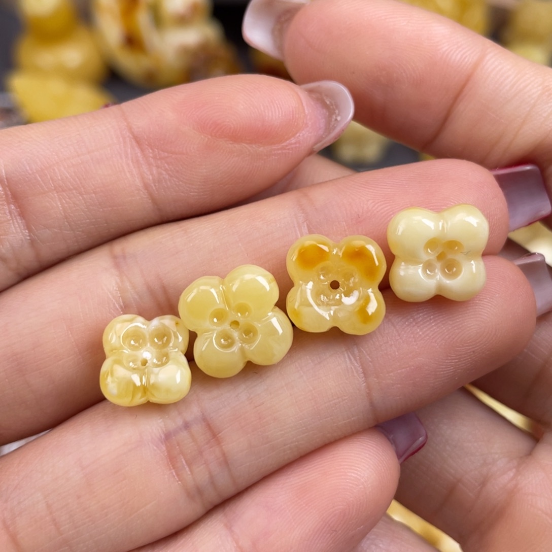 琥珀裸石未镶嵌蜜蜡