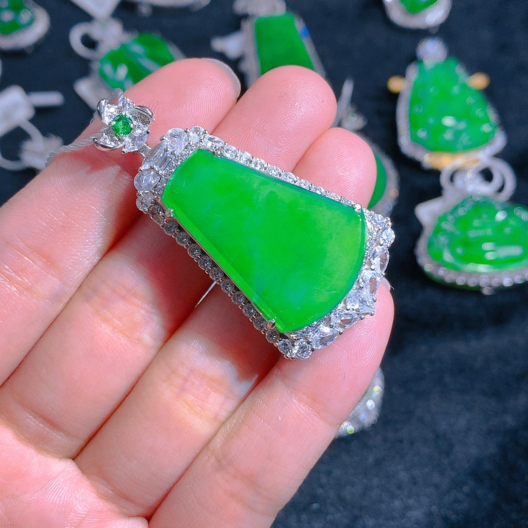 翡翠颈饰银S925镶嵌吊坠