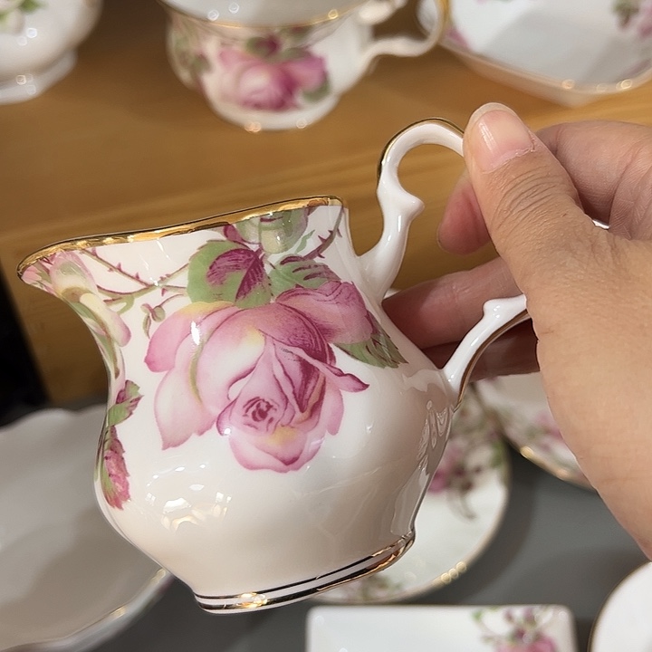 瓷片微瑕骨瓷奶壶一个玫瑰