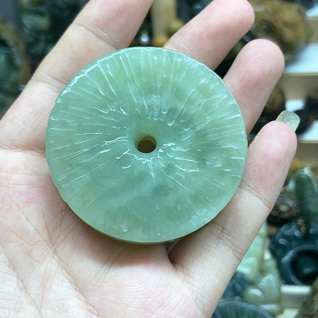 蛇纹石玉车挂未镶嵌