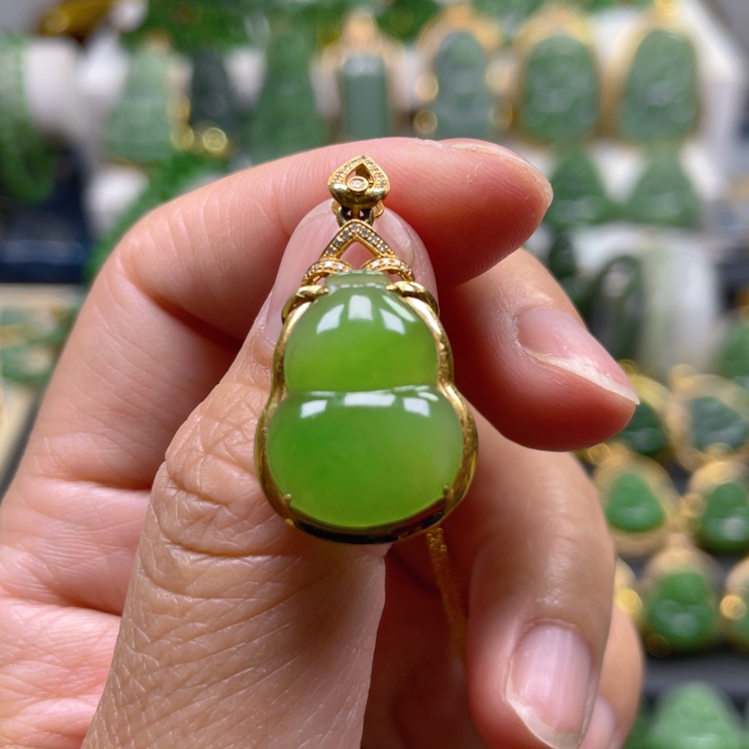 和田玉（碧玉）吊坠(不含链)18K金镶嵌