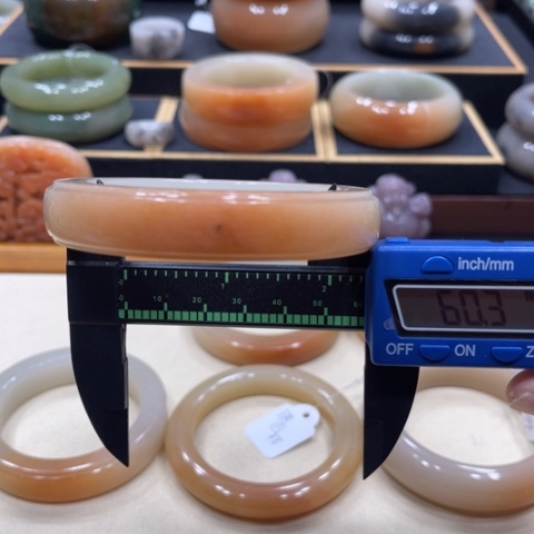 未镶嵌手镯石英质玉