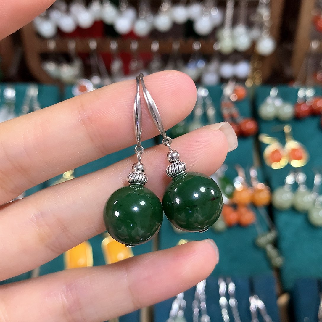 和田玉（碧玉）耳饰银S925镶嵌卡13左右