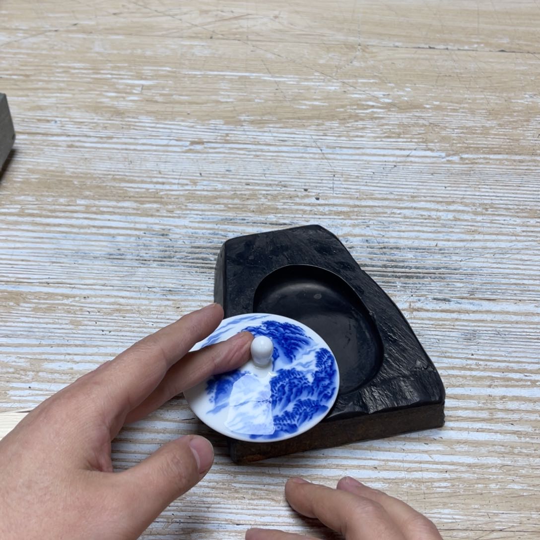 瓷片A****?密密麻麻地排列着一个大