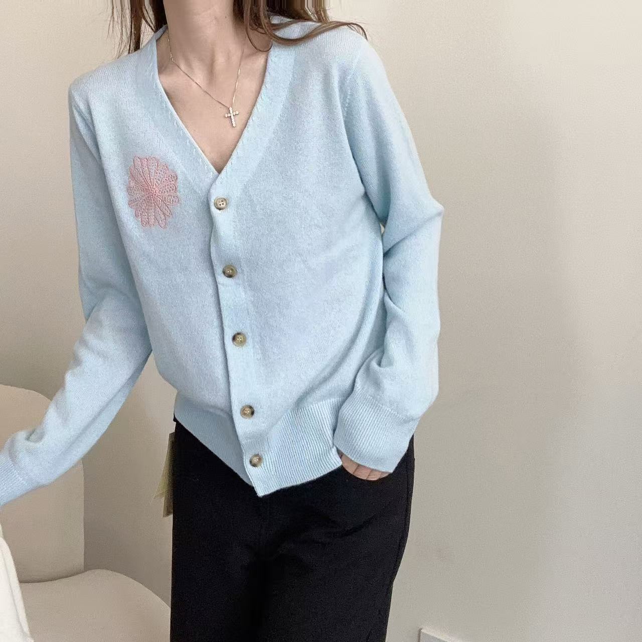 【雏菊含笑】轻奢250021-100山羊绒时尚百搭款手工绣花针织V领开衫