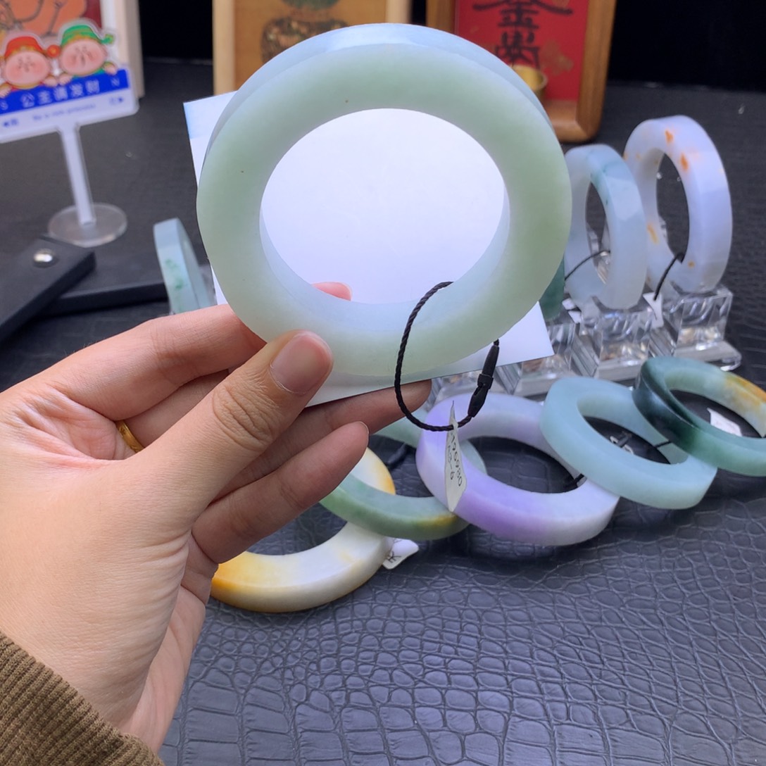 定制翡翠未镶嵌翡翠手镯