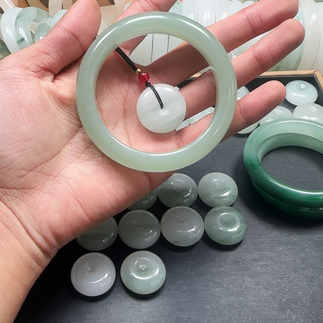 飞***浪石英质玉未镶嵌手镯