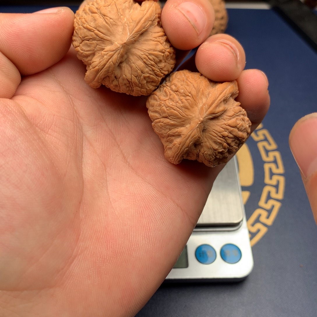 文玩核桃把件血麒麟