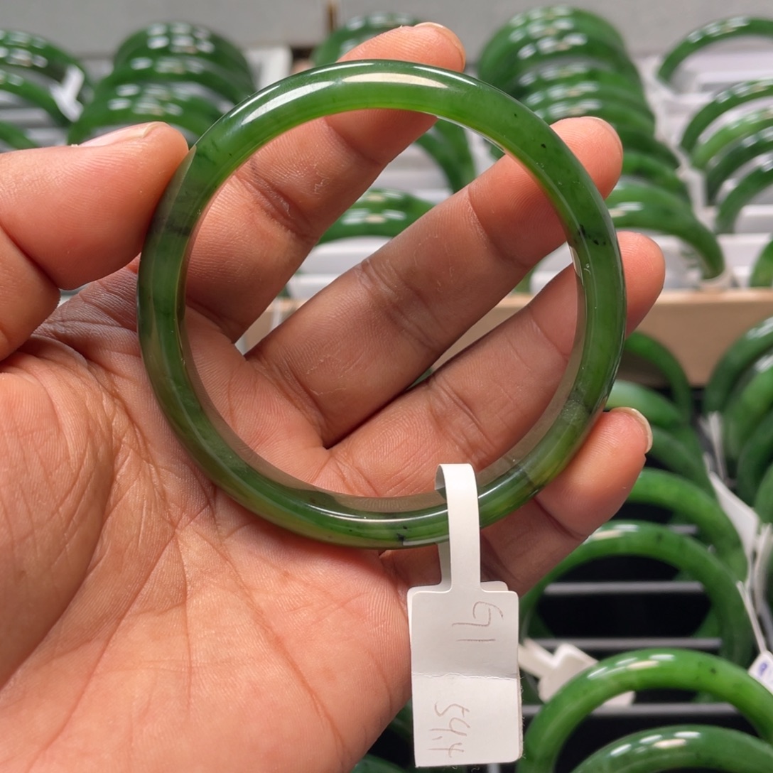 和田玉（碧玉）未镶嵌手镯瑕疵款特漏