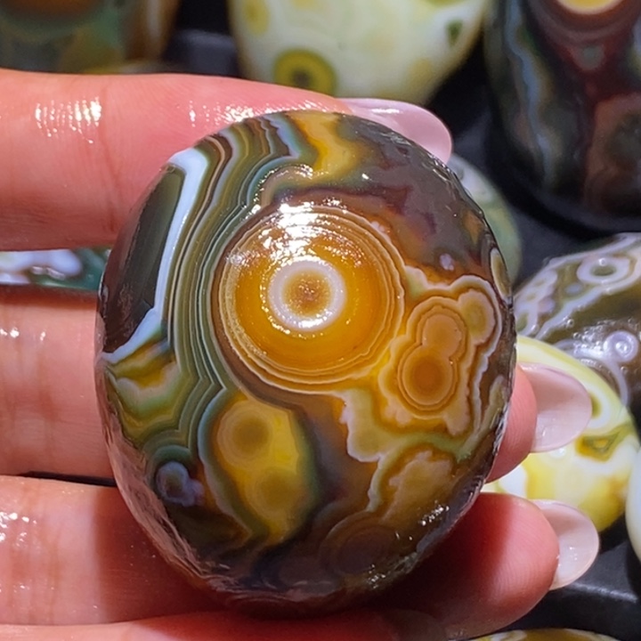 8***8玛瑙/玉髓未镶嵌珠宝奇石