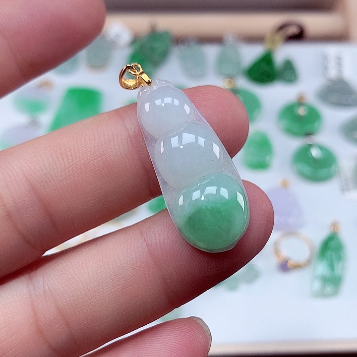 翡翠未镶嵌颈饰吊坠