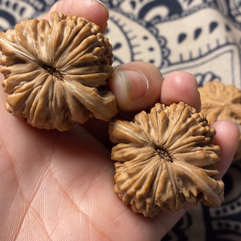 【闪购商品】文玩核桃吊坠老****号楼子