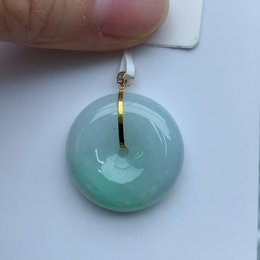 翡翠挂件18K金镶嵌翡翠