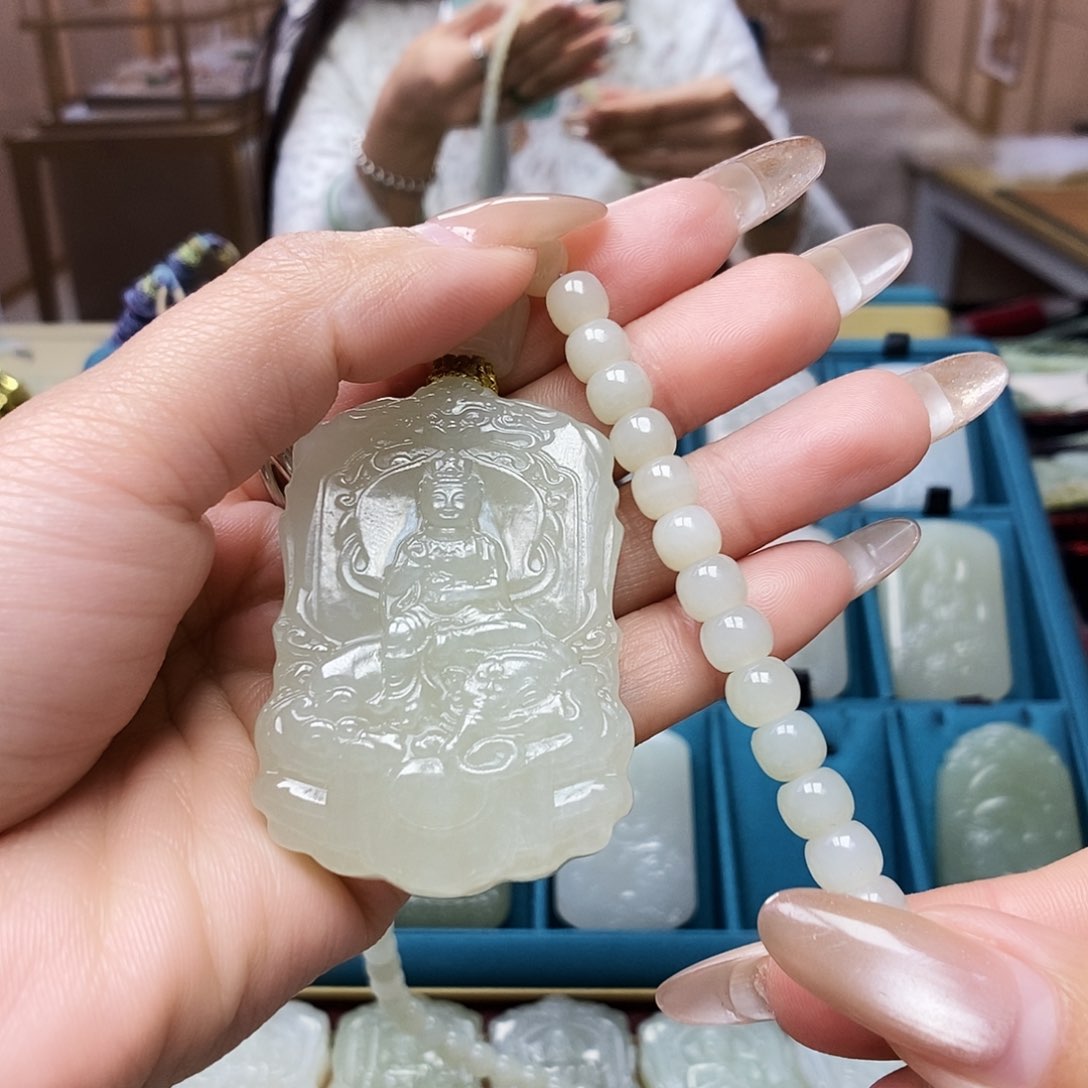 和田玉颈饰未镶嵌深**醉