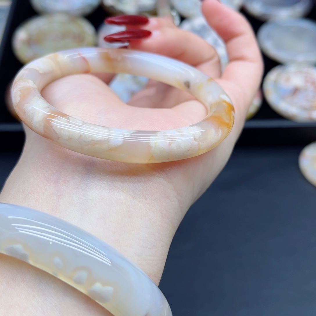 玛瑙/玉髓手镯未镶嵌55