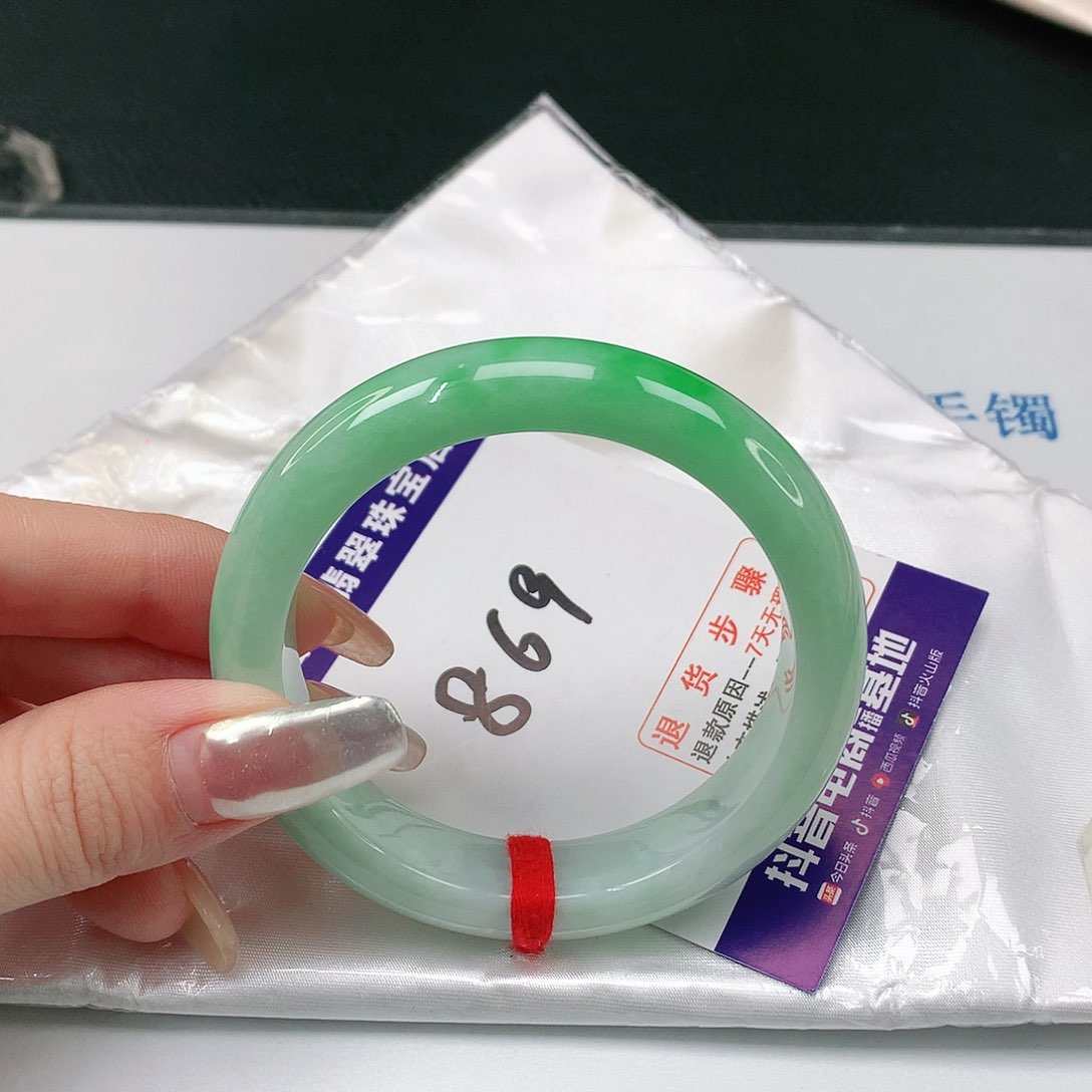 翡翠手镯未镶嵌翡翠手镯