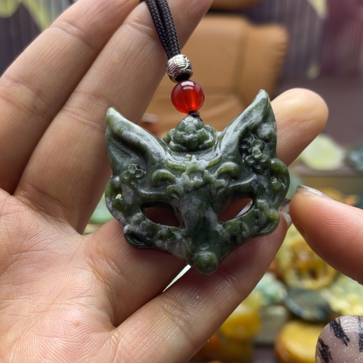 蛇纹石玉未镶嵌颈饰