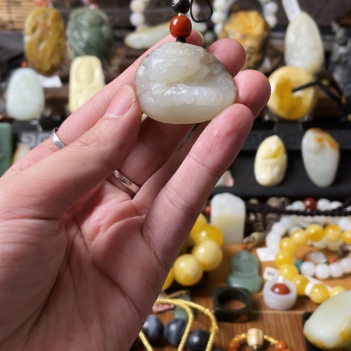 颈饰未镶嵌和田玉貔貅