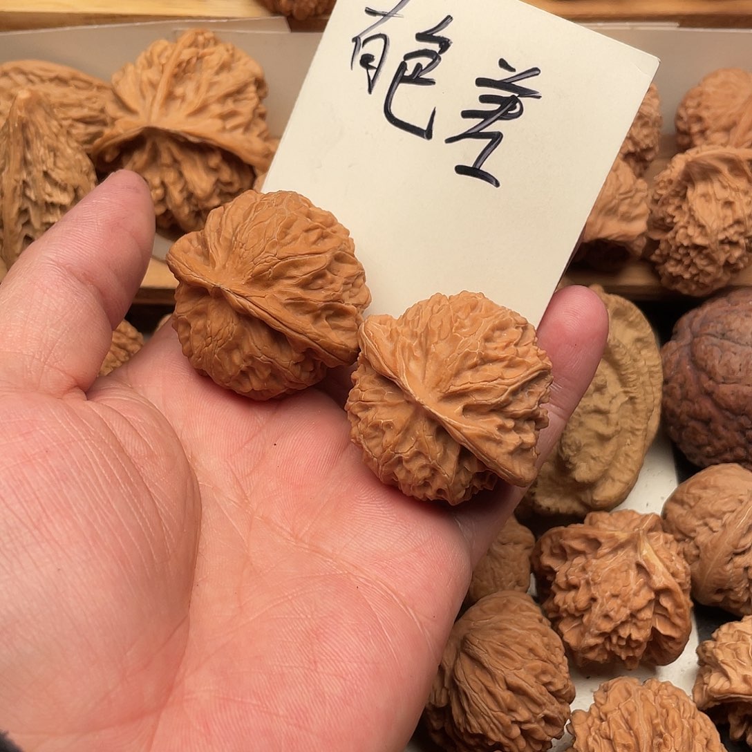 ****人文玩核桃吊坠宫呢