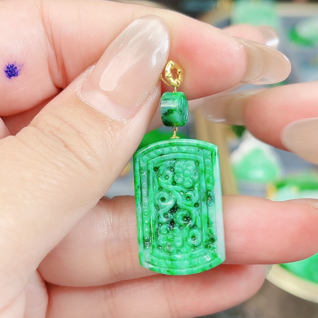 翡翠颈饰18K金镶嵌吊坠